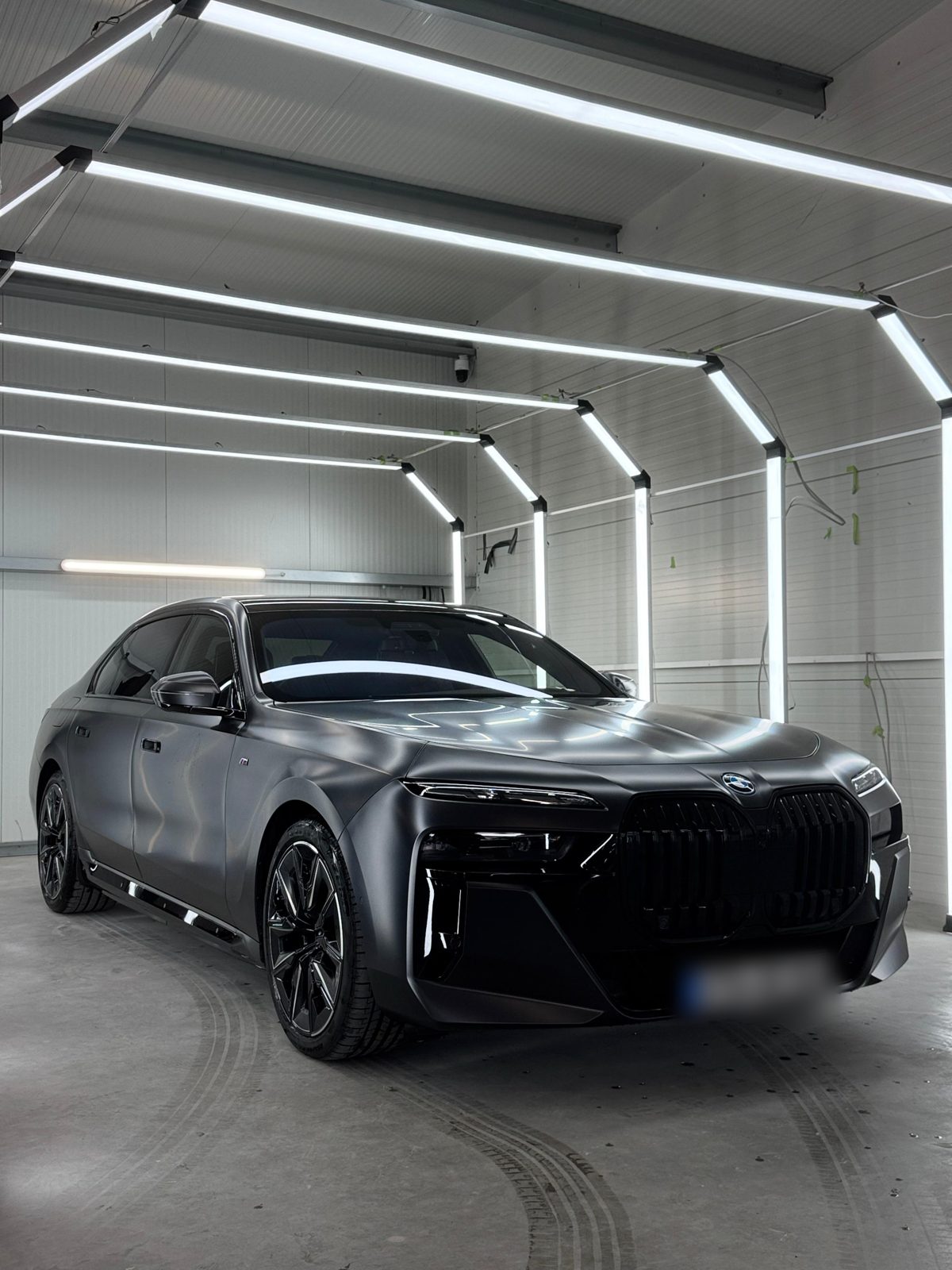 BMW nach der Instandsetzung im Lichttunnel von Diamond PDR